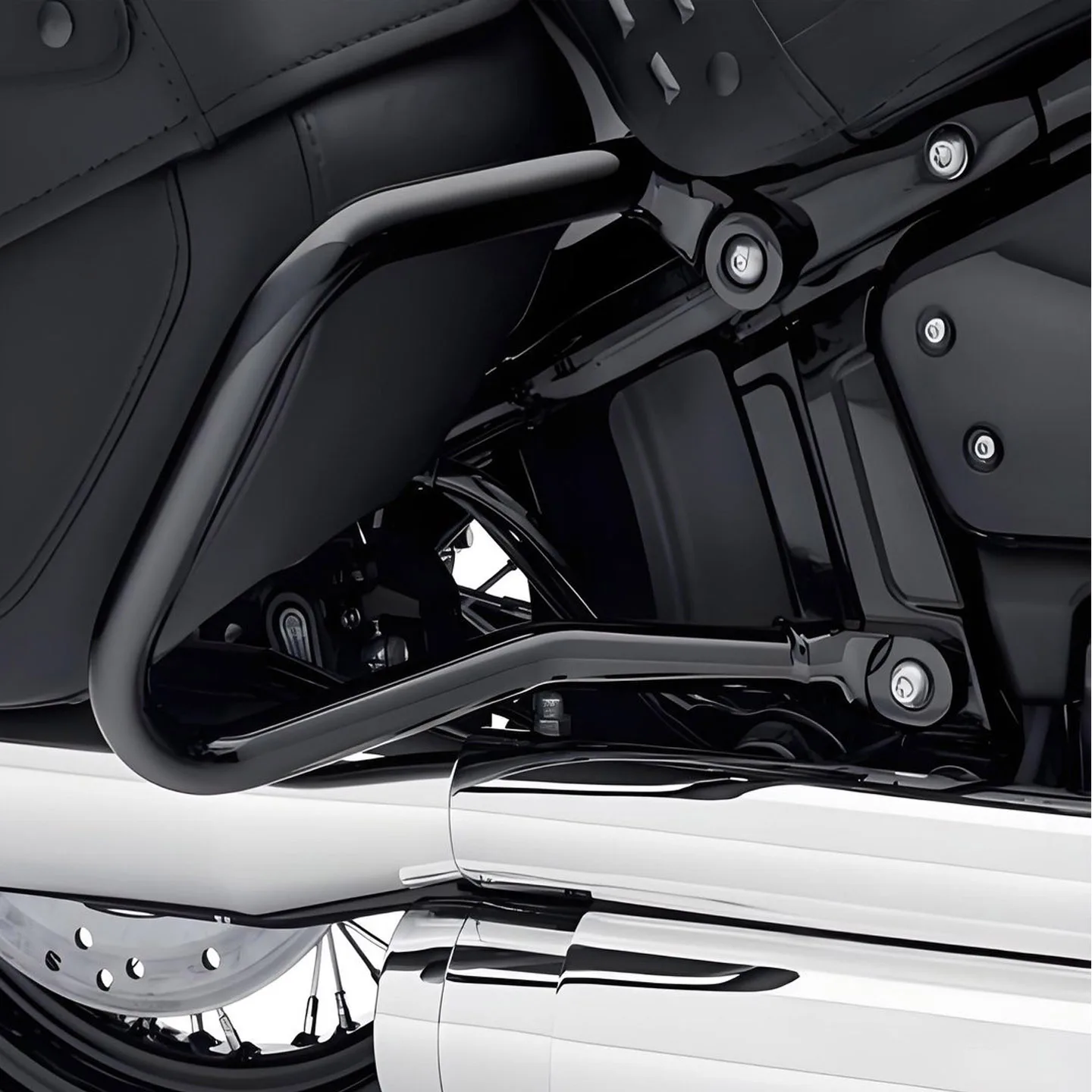 For Heritage Classic/Softail Slim/Fat Boy modification accessories: side box guard, rear bumper, and bumper impact bar view 2