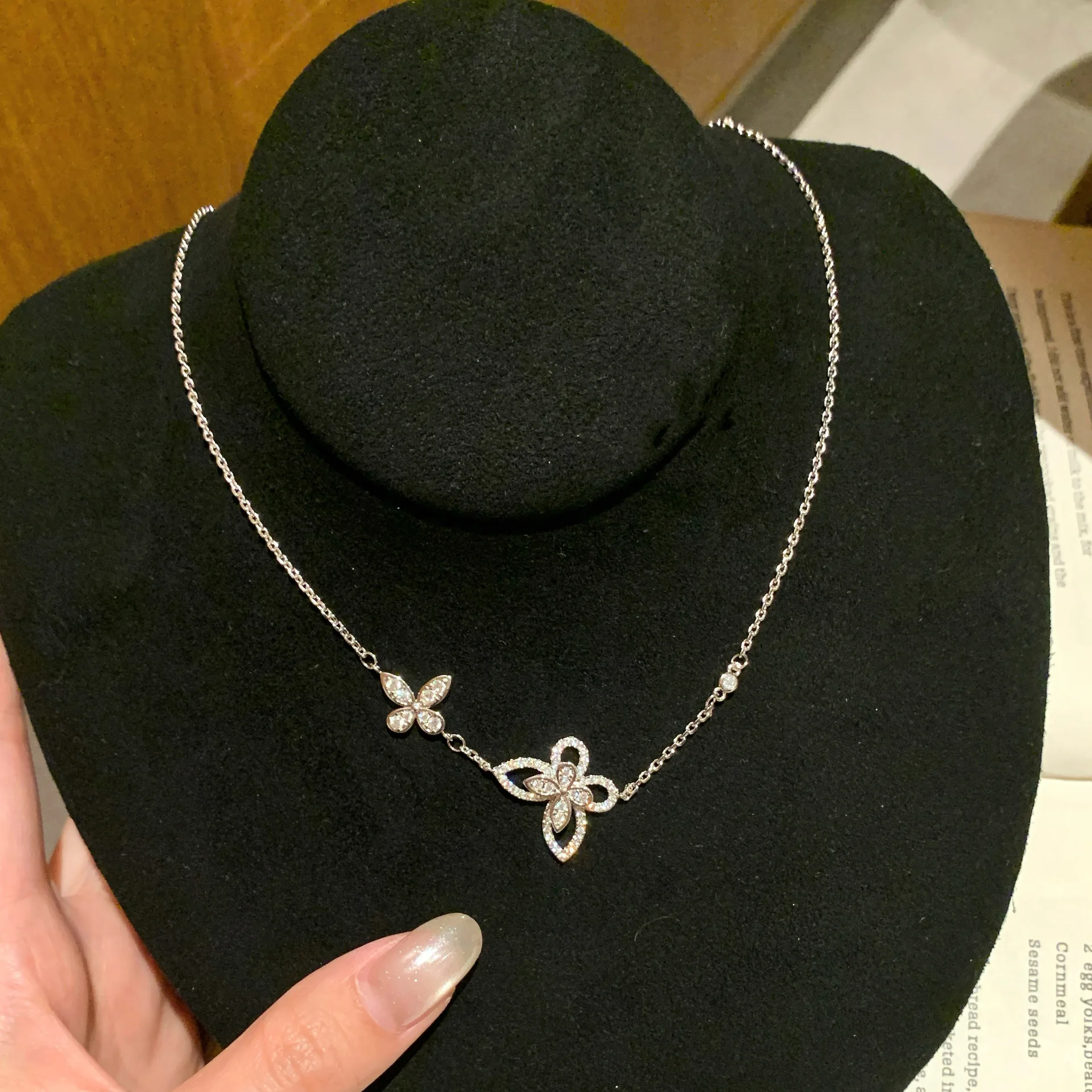 Real Gold Electroplated Shiny Diamond Inlaid Hollow Butterfly Necklace, Women's, Retro Style, Light Luxury High-end Jewelry Gift