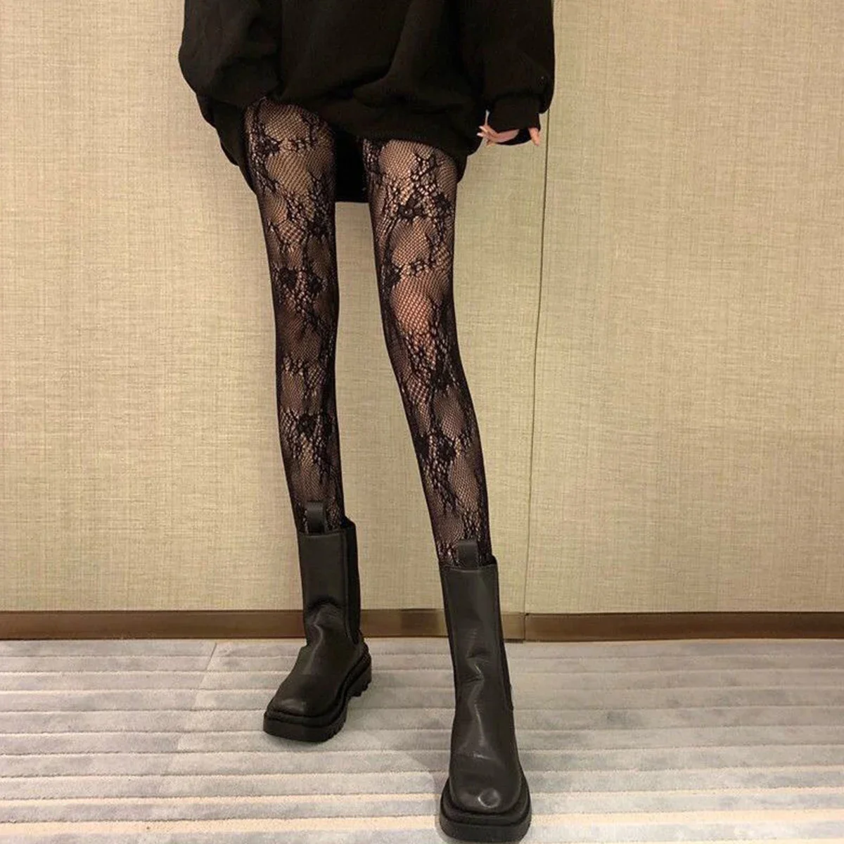 

1Piece of Women's Floral Black Silk Mesh Socks Small Size G White Moon Bottom Butterfly Thin Sexy Fashionable Mesh Pants Tights