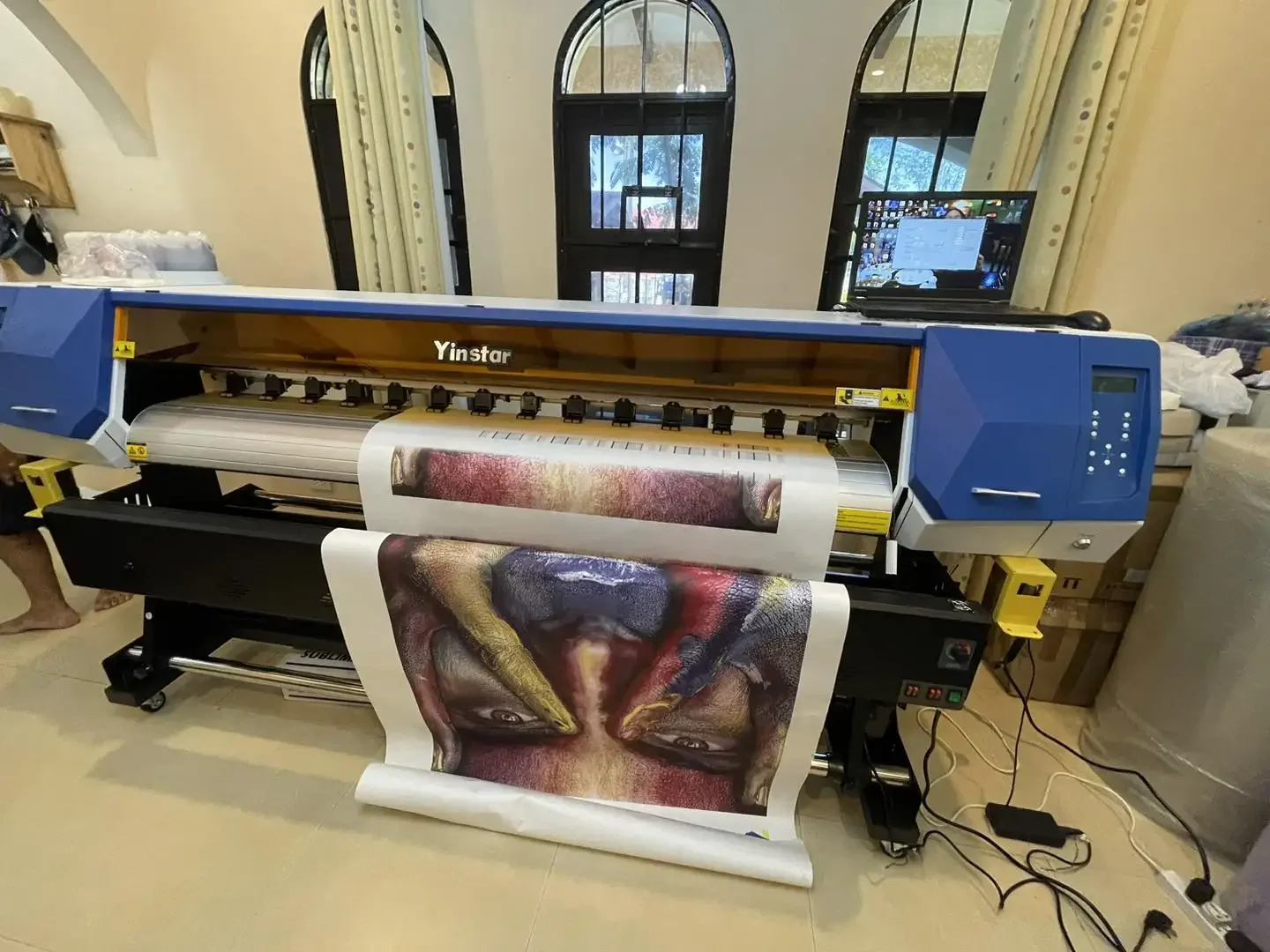 Yinstar 1.8m Single Head Digital Eco Solvent Printer for Tarpaulin Advertising Stickers XP600 Inkjet Printing Machine