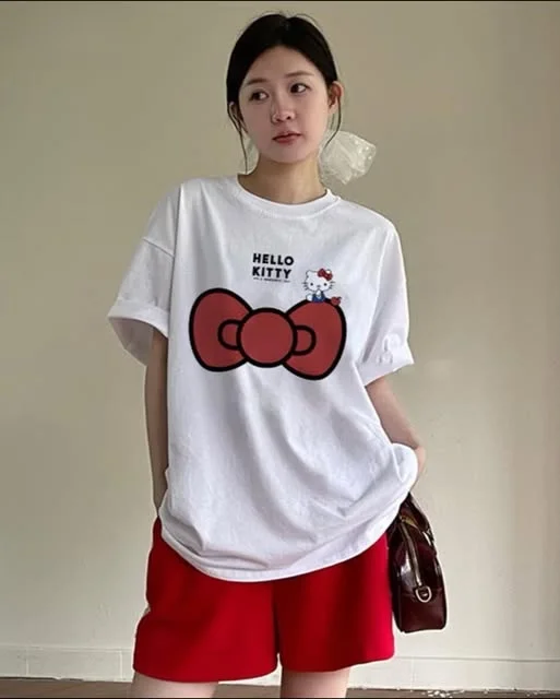 

Летняя футболка оверсайз 2026 с большим бантом Hello Kitty, простой дизайн, 100% хлопок, с принтом, свободного кроя, для взрослых и детей, семейный комплект