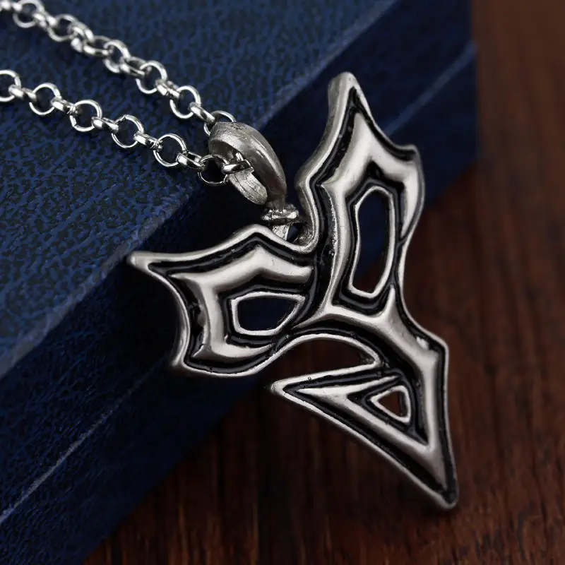 Game Series Cool Final Fantasy Pendant KeyChain Necklace Final Fantasy VII Cloud Wolf Head Logo Metal Exquisite chaveiro