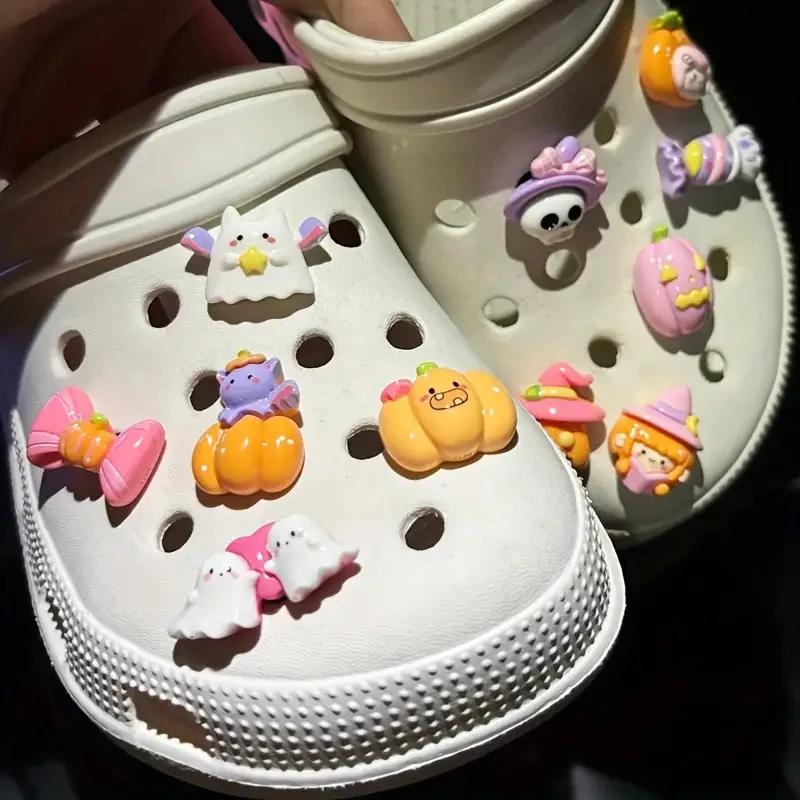 Set di 11 ciondoli di Halloween per sandali con zoccoli gotici stile Kawaii fantasmi pipistrelli, zucche, teschi, resina di caramelle decorazione per scarpe fai da te