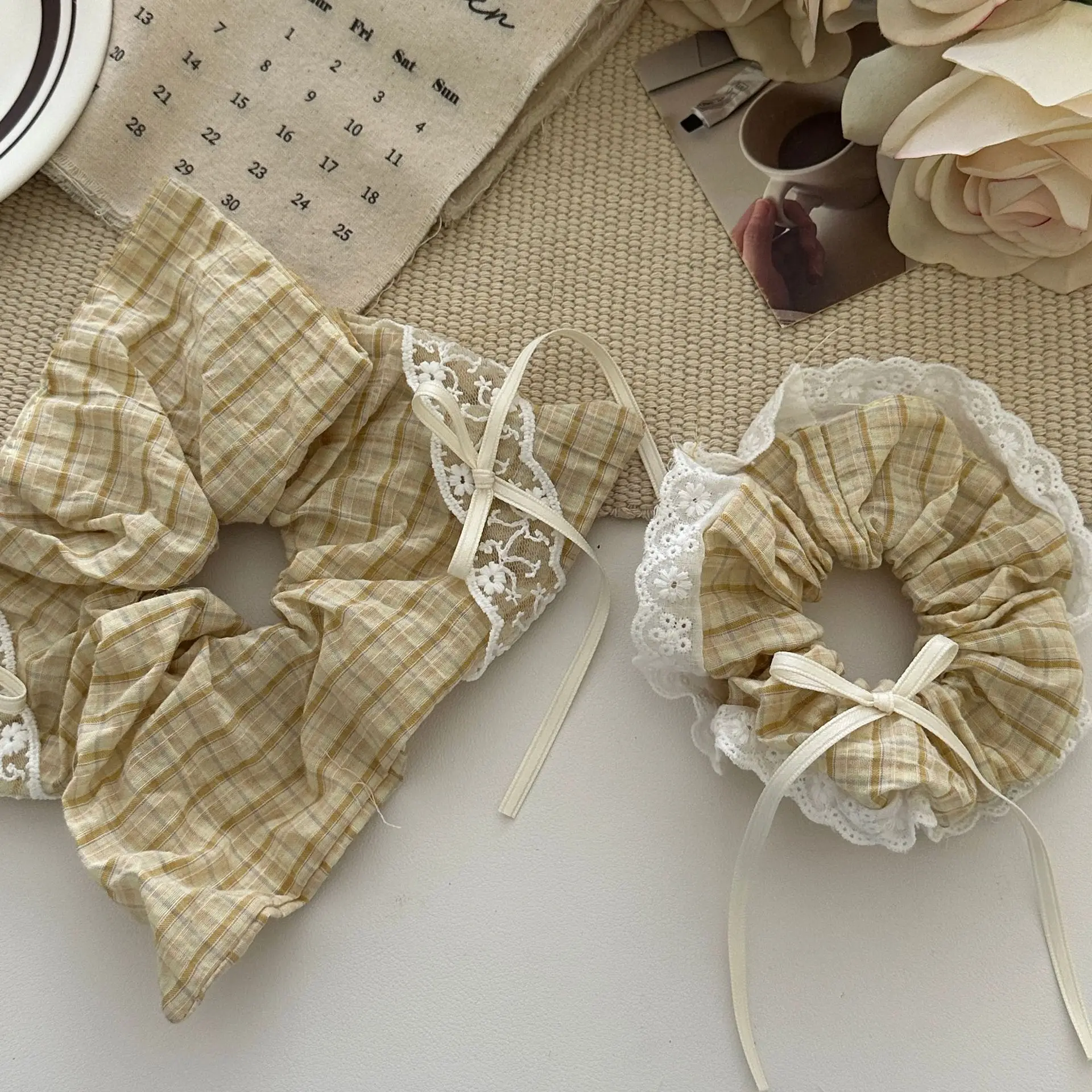 إكسسوار شعر كوري مكون من قطعة واحدة من رباط شعر بوهيمي من الدانتيل على شكل فيونكة مرنة للشعر الرقيق والأسلوب اللطيف