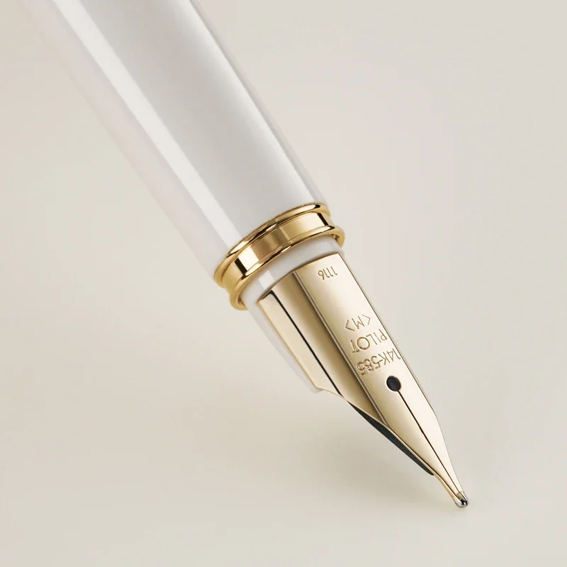 

Hot Hot Japan PILOT Lady White 14K Gold Tip F/M NIB Fountain Pen Sakura Maple Leaf Leather Pen Cover Women Writing Gift Pens
