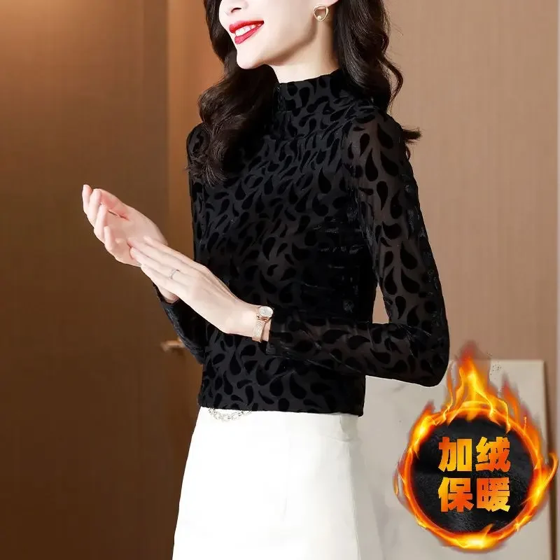 เสื้อเบสิกแฟชั่นระดับไฮเอนด์สำหรับผู้หญิงวัยกลางคน เสื้อกำมะหยี่พิมพ์ลายหรูหรา คอครึ่งสูง ใส่เป็นเสื้อตัวในสำหรับฤดูใบไม้ร่วงและฤดูหนาว