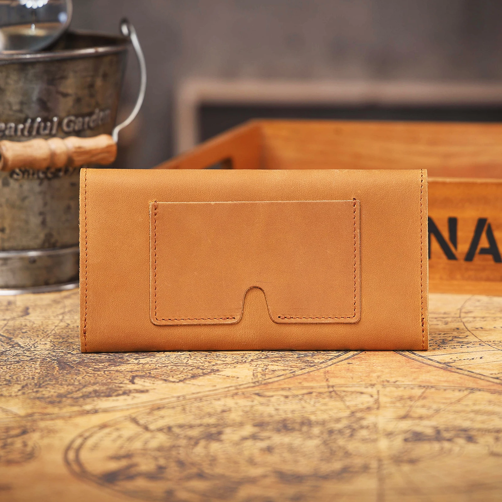 S.WORKER Vintage Echtleder-Clutch-Tasche Handgefertigte Herren-Langbörse für Handy, Bargeld und Karten. – Detail 14