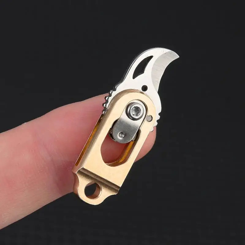 Outdoor Camping Pocket Knife, Portable Mini Brass Claw Keychain, Quick Disassembly Device