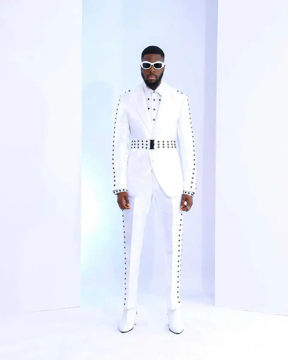 Customized Bling Mens Tuxedos Slim Fit White Peaked Lapel Groom Wedding Wear Jacket With Belt 2 Pieces Pants Sets image 2