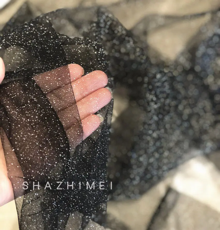 Tela de gasa negra con purpurina fina brillante y efecto dorado plateado en spray para decoración de escenas y vestidos de novia