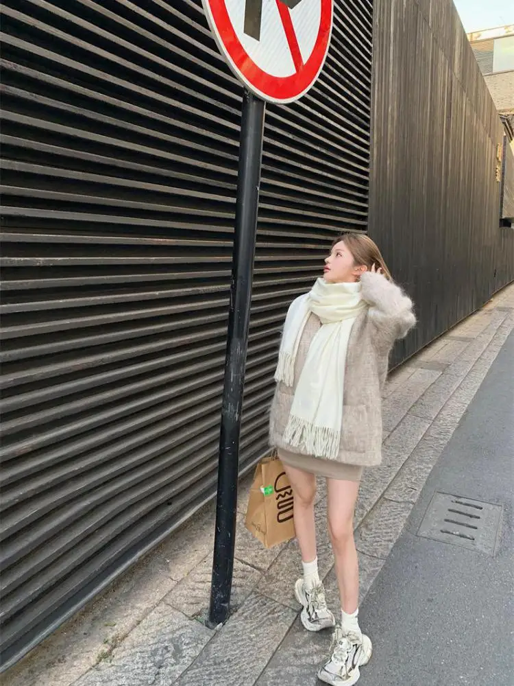 

Retro French 2024 Winter New Fashion Beige Elegant Long Sleeved Woolen Coat Women's Gray Single Breasted Tops Casual Simplicity
