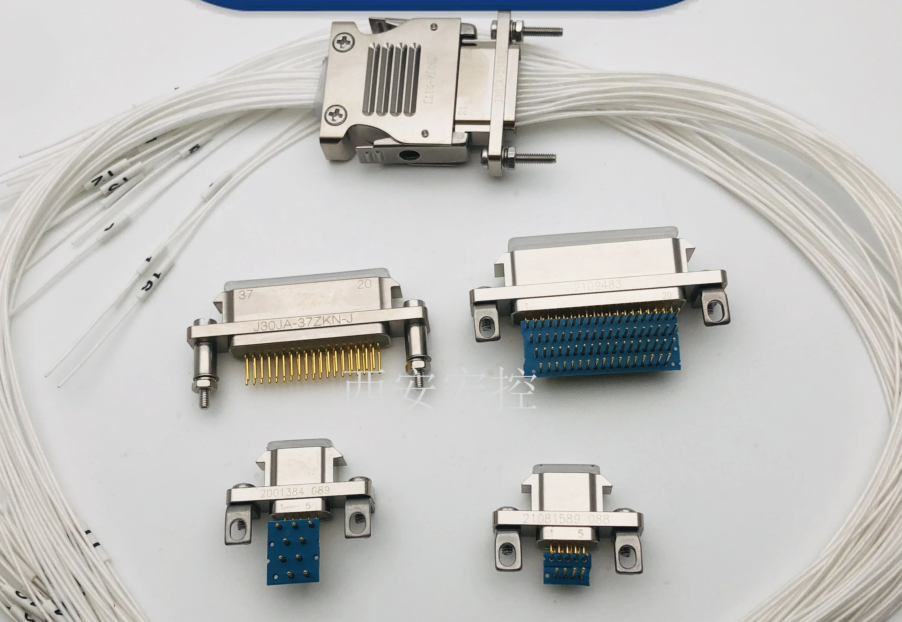 Rectangular connector J30JA-100TJ J30JA-100ZK plug socket quick lock type