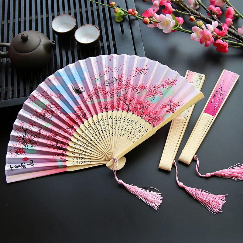 1Pc Chinese Stijl Opvouwbare Ventilator Bamboe Schacht Handheld Fan Elegant Vrouwelijk Bloempatroon Opvouwbare Fans Huwelijksfeest Cadeau Decoratie