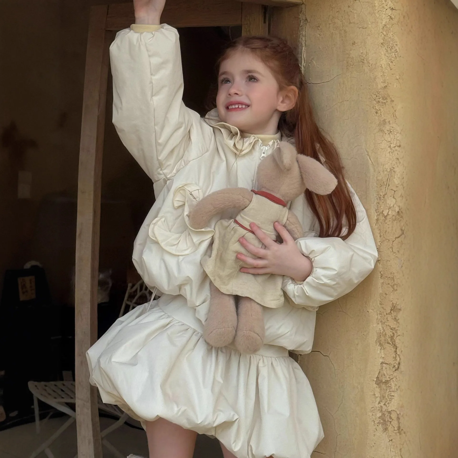 ملابس أطفال جديدة لخريف وشتاء 2025 معطف كوري للفتيات من القطن بياقة مقلوبة معطف للأطفال بنصف تنورة من القطن السميك #2