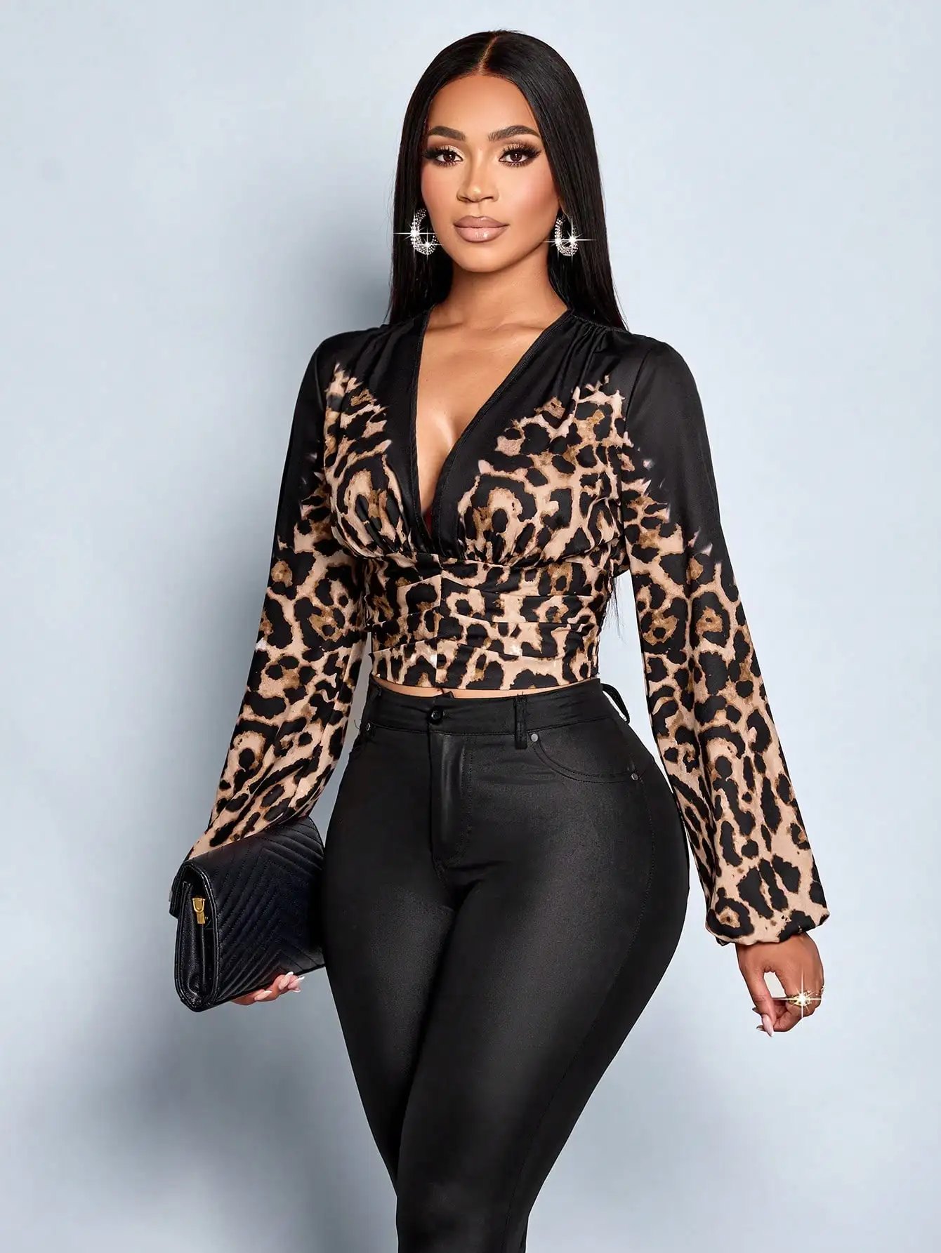 

Leopard Print V-Neck Blouse with Lantern Sleeves, High Waist Crop Top for Casual & Commuter Wear