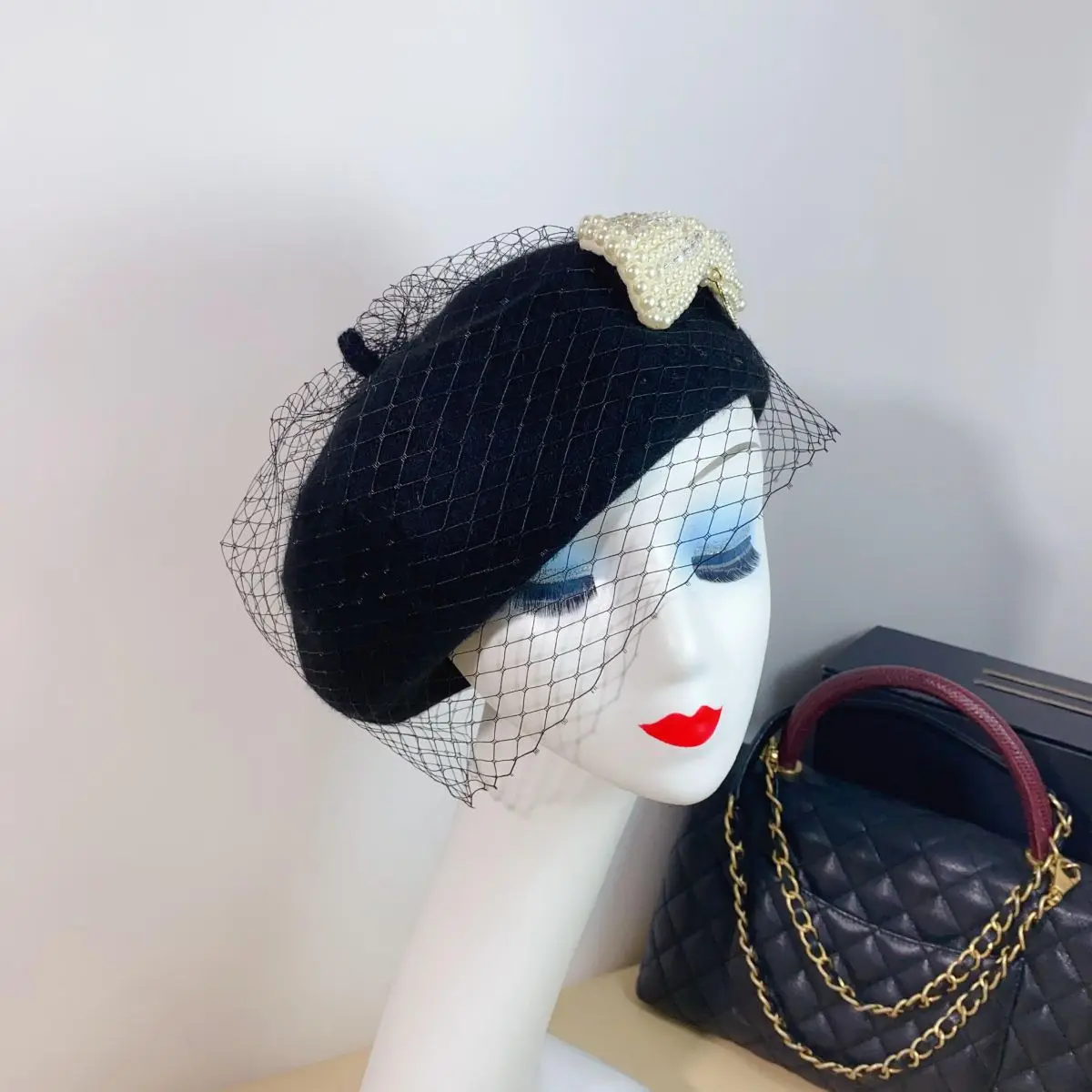 Autumn and winter warm wool elegant temperament painter hat French small fragrance retro mesh pearl bow party beret women
