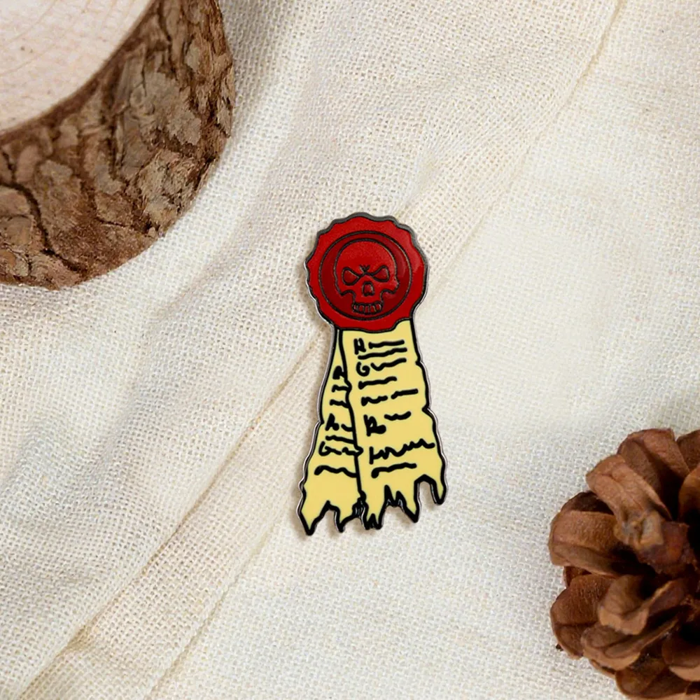 Warhammer 40,000 شعار المينا بروش أجنحة الإبداعية رسائل شارة معدنية التلبيب دبوس تأثيري مجوهرات اكسسوارات لعبة مروحة الهدايا