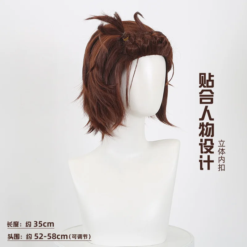 Medalist dorado termina su peluca de cosplay con estilo de pelo corto y rizado marrón