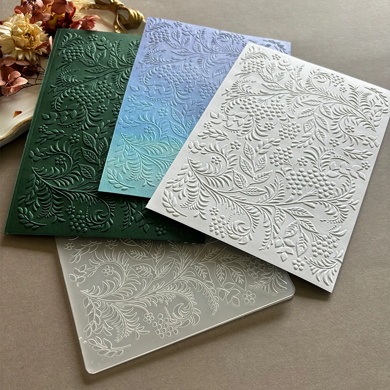 Geprägter Kunststoffordner, flüsterndes Blumenhintergrunddesign, verwendet für DIY-Papiersteckbuch, Kartenherstellung, Festivals