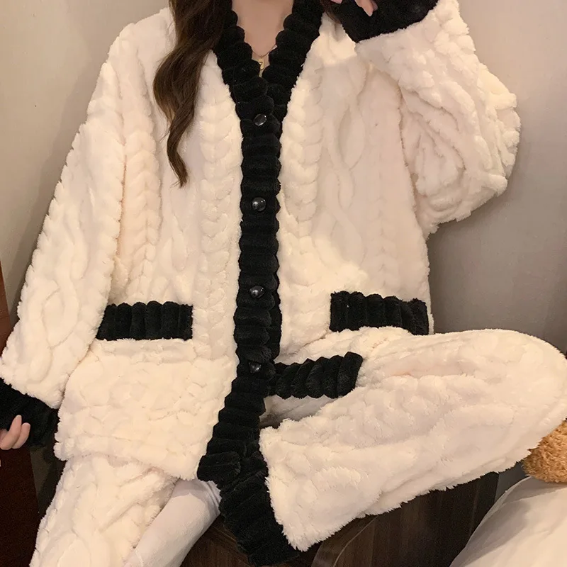 

Women's Coral Fleece Pajama Set Thickened Flannel Home Clothes V-Neck Sleepwear Autumn Winter Warm Tips For Selection And Care
