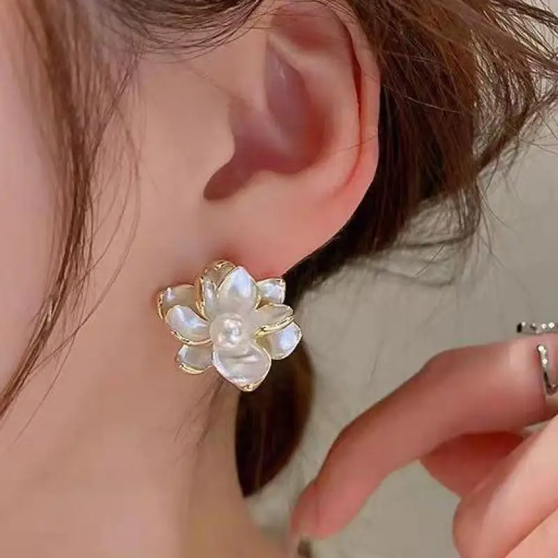 925 Silver Needle Korean Fashion Pearl Flower Earrings For Women Jewelry 2026 Trending New Luxury Women's Stud Earrings Brincos
