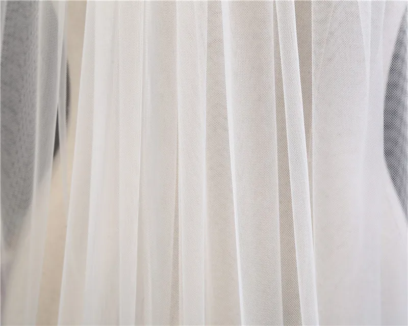 Voile en dentelle blanche avec peigne à cheveux, fil uni à une couche, queue ronde, accessoires de mariage élégants, cathédrale de la mariée, photo réelle