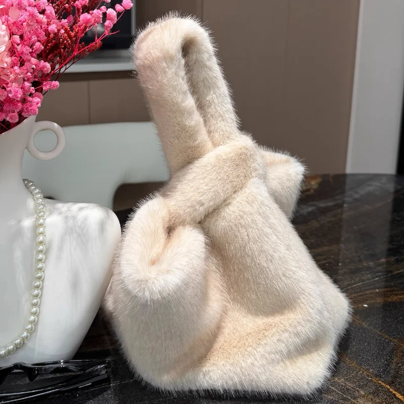 

Женская зимняя сумка из искусственного меха из искусственного меха, мягкий элегантный жилет, модная новая нишевая сумка-ведро с цепочкой через плечо, теплый мини-клатч