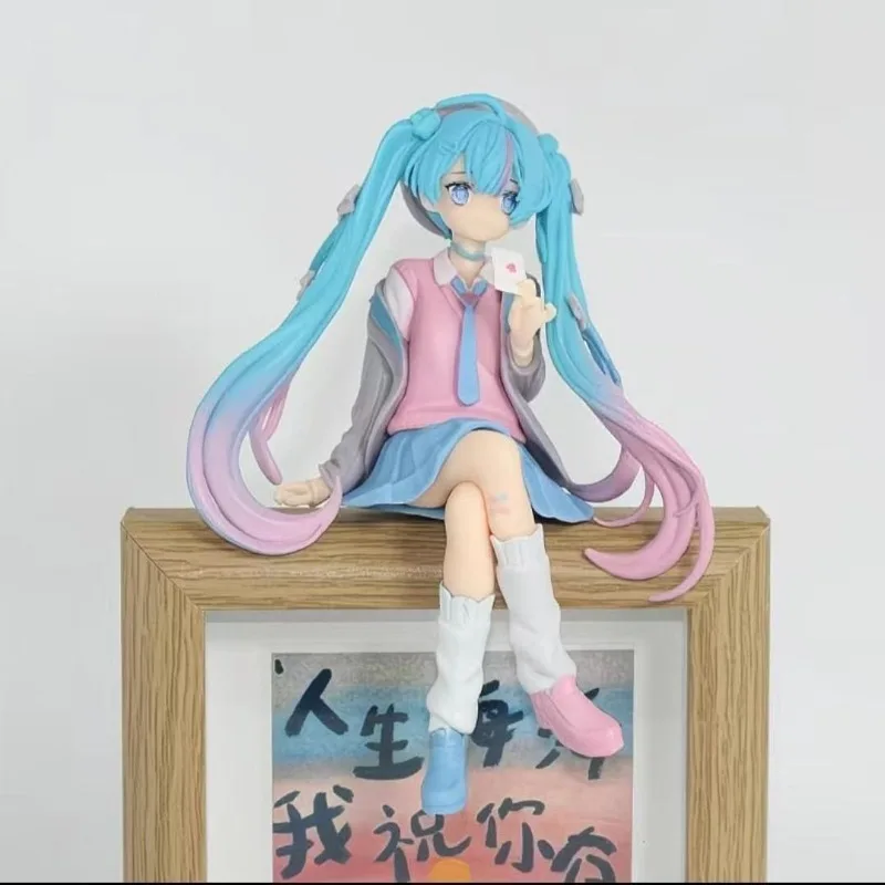 هاتسون ميكو الرسوم المتحركة الرسوم المتحركة ثنائية الأبعاد مجموعة الإناث زخرفة سطح المكتب الشكل سيارة الاتجاه الإبداعي نموذج الديكور