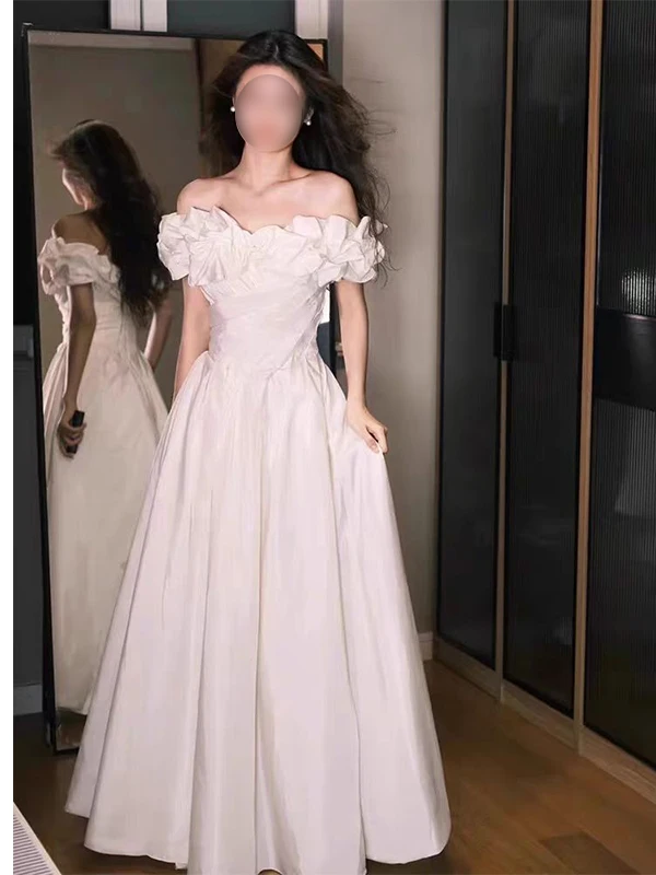 

Белое вечернее платье на одно плечо для ежегодной конференции, студенческого дня рождения, церемонии для взрослых, художественного экзамена, помолвки, выпускного вечера