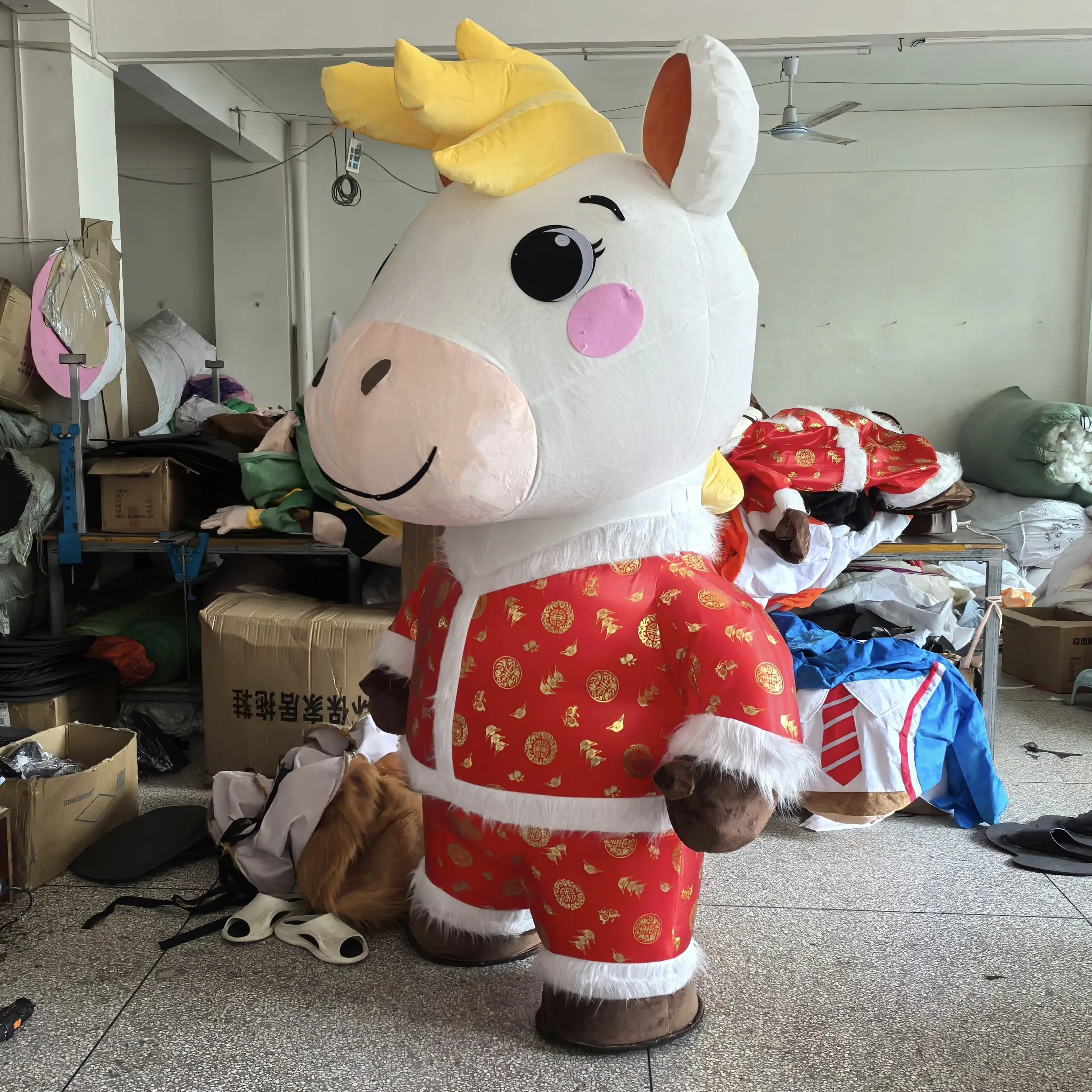 Riesiges aufblasbares Pferd Maskottchen Kostüm Erwachsene Cartoon Neujahr Kleidung Halloween Karneval Tier Cosplay Party Keine Batterie