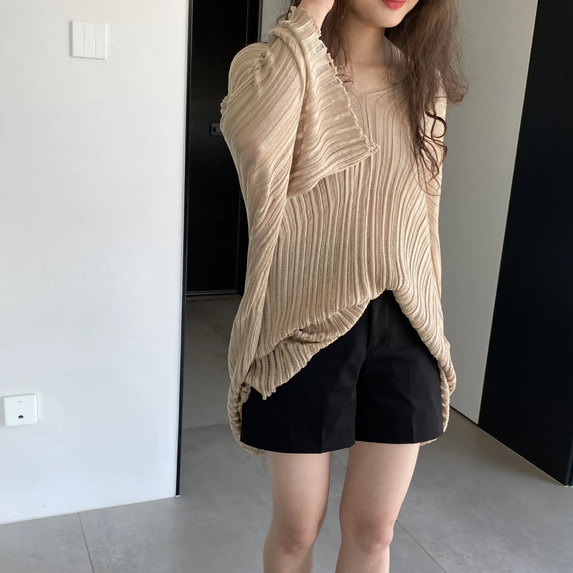 Spring and Autumn Women\'s Casual Solid Color V-neck Long Sleeve Loose Hollow Sweater