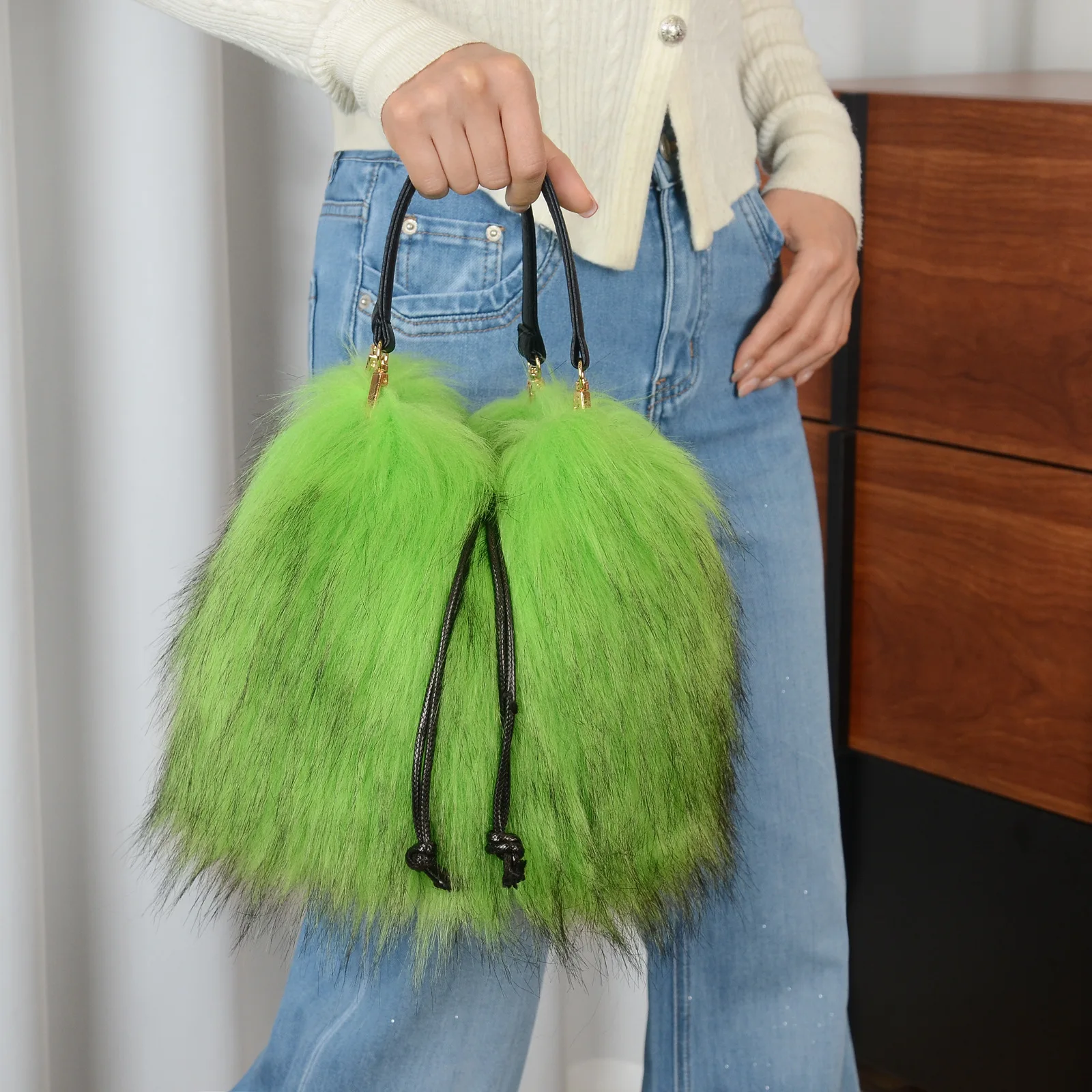 Modische Herbst-Winter Kunstfell-Handtasche Luxuriöse Bucket Bag für Damen Fell-Tragetasche Kunstwaschbärfell Hochwertige Handtasche – Detail 7