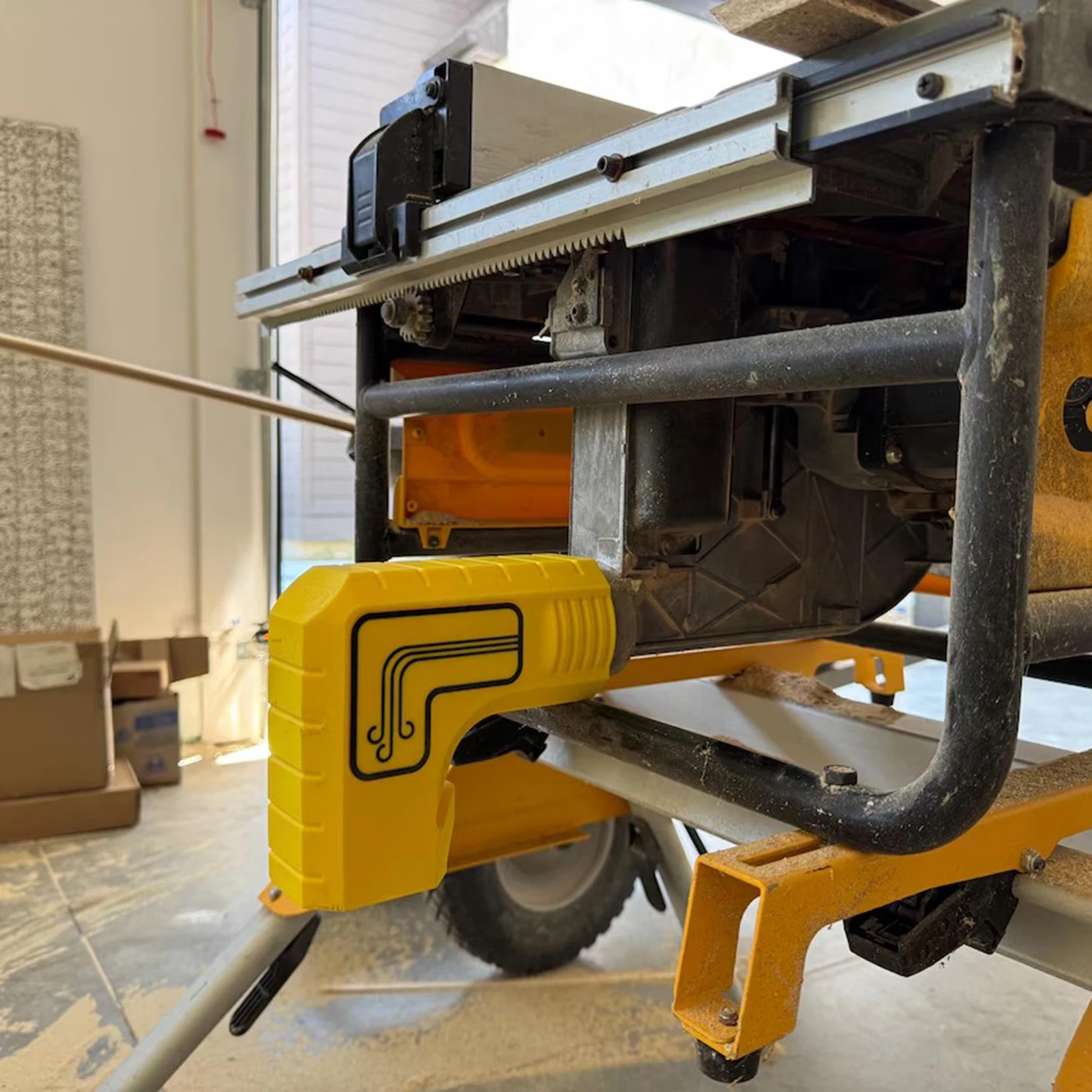 

Адаптер для сбора пыли для настольной пилы, эффективный инструмент для удаления пыли, совместимый с различными моделями.