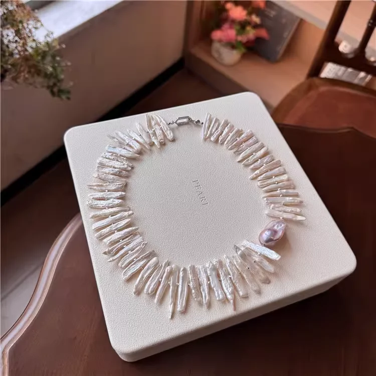 

Natural Baroque Pearls Necklace