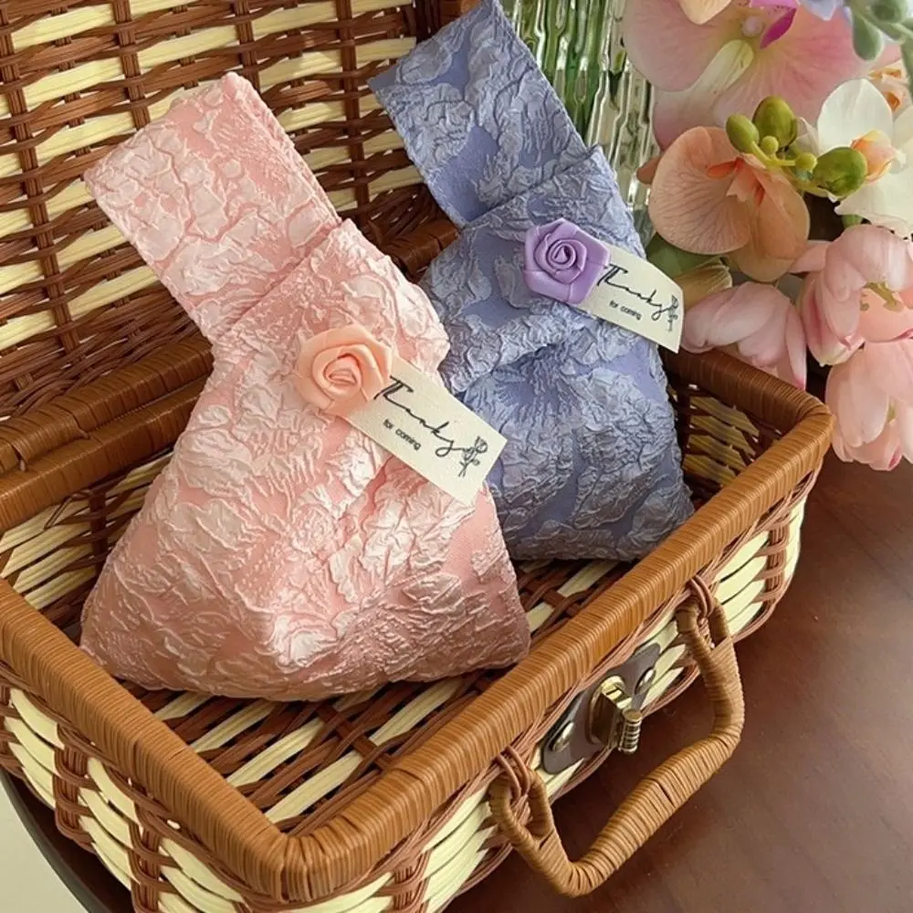 

Flower Pendant Tassel Knot Wrist Bag Printing Chinese New Year Wedding Candy Bag Make Up Pouch Cosmetic Bag