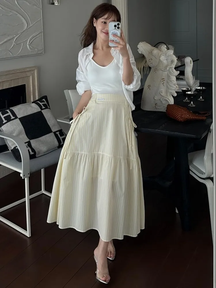 Letnia, elegancka spódnica maxi w paski z wysokim stanem, rozkloszowana, z dużymi kieszeniami, damska, w stylu vintage, do noszenia na co dzień.