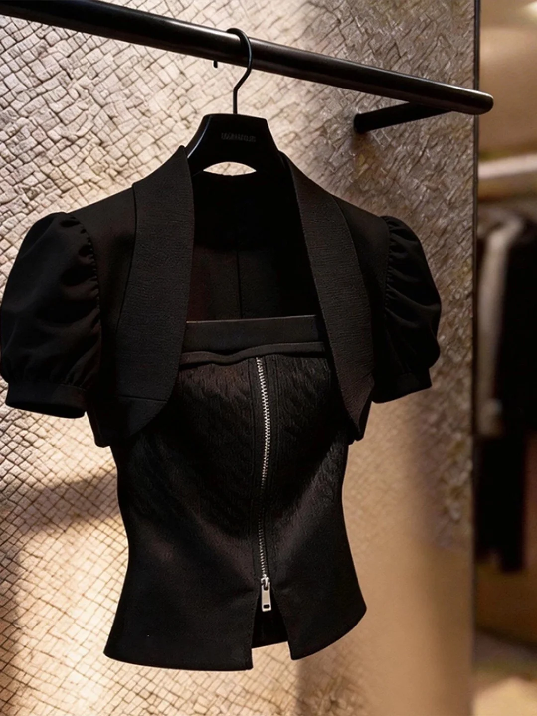 Elegant Black Zipper Slim Fit Short Sleeve T-Shirt Women's Fashionable Square Collar Top Versatile Summer Casual Wear