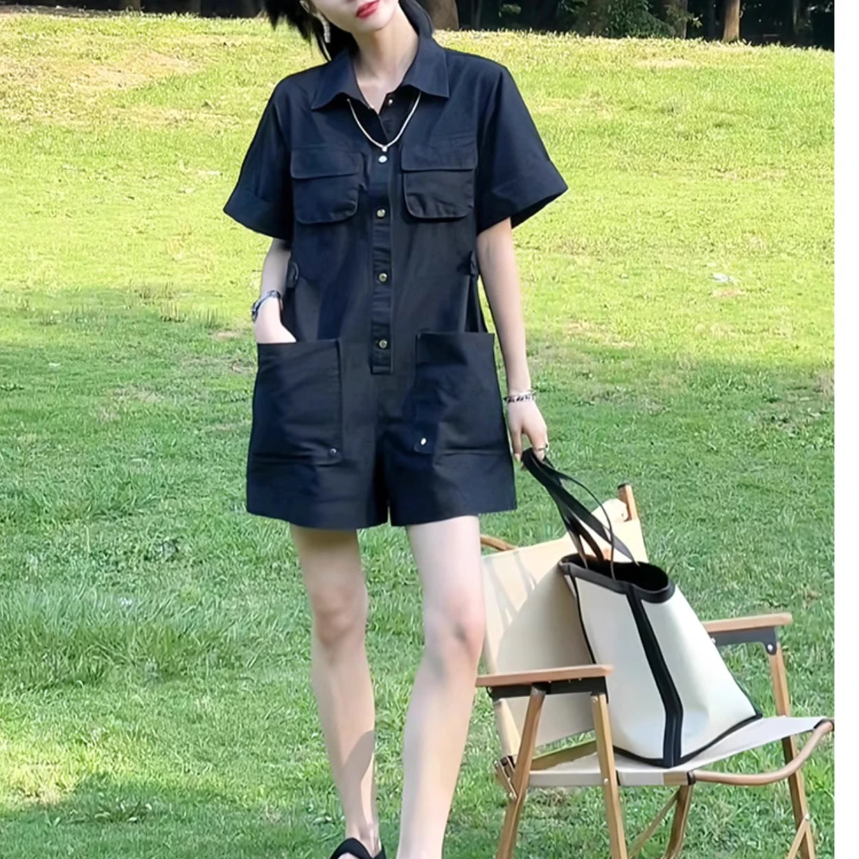 จั๊มสูทขากว้างห้าส่วนทรงหลวมสไตล์เกาหลีสำหรับผู้หญิง รุ่นใหม่ล่าสุด ใส่สบาย ช่วยพรางหุ่น เหมาะสำหรับใส่ทำงาน ผลิตจากโพลีเอสเตอร์...