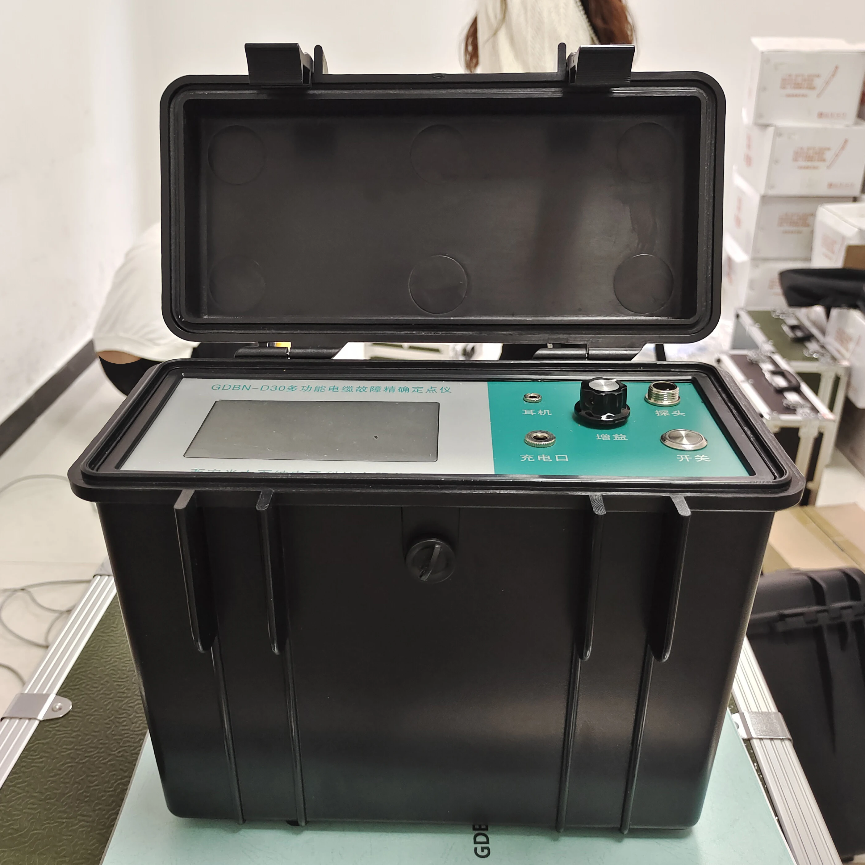 Portable Underground High-voltage Power Cable Fault Locator for Leakage and Short Circuit Detection