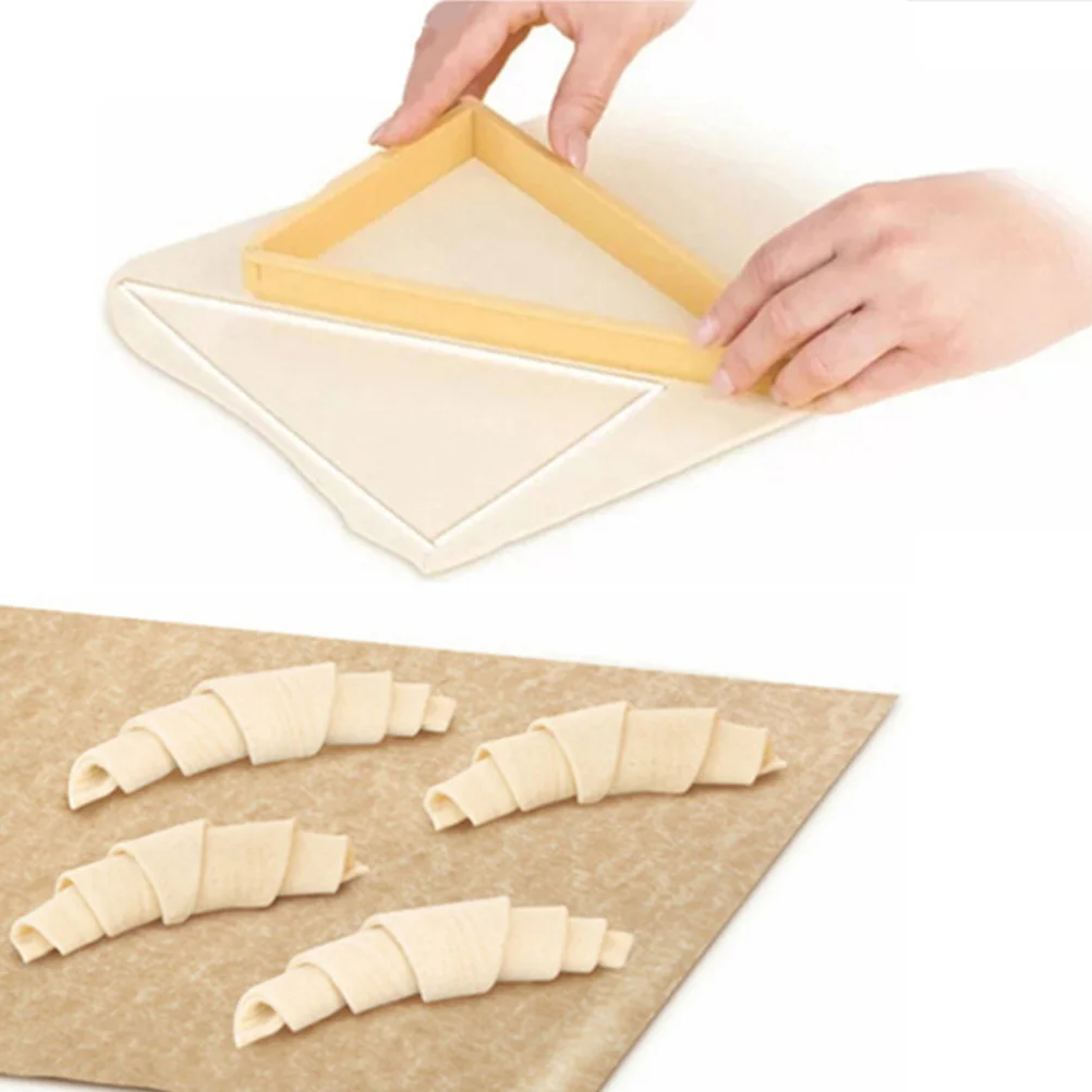 2pcs Croissant Bread Baking Tool Triangular Croissant Baking Model for Home Kitchen (Khaki) Plastic Croissant Triangular Model