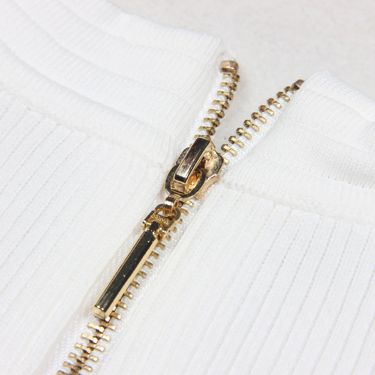 2025 Spring/Summer New Fashion Knitted Elastic Short Sleeve Solid Color Gold Button Slimming Style Commuter Women\'s Dress