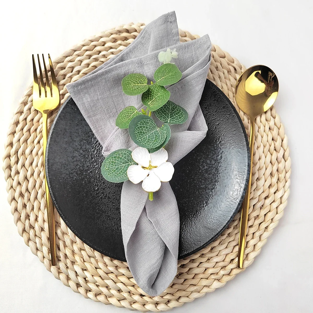 New White Plum Blossom Napkin Rings Holder Metal Flower Types Accessories for Hotel Parties Feast Wedding Dining Table Decorate