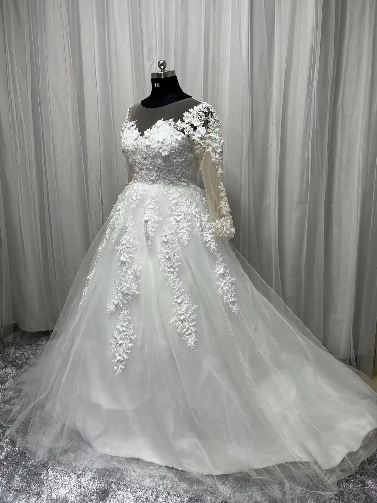 Real Photo New Arrival Sheer Neck Arabic Wedding Dress 2022 Elegant 3D Flowers African Long Sleeves Plus Size Bridal Gowns