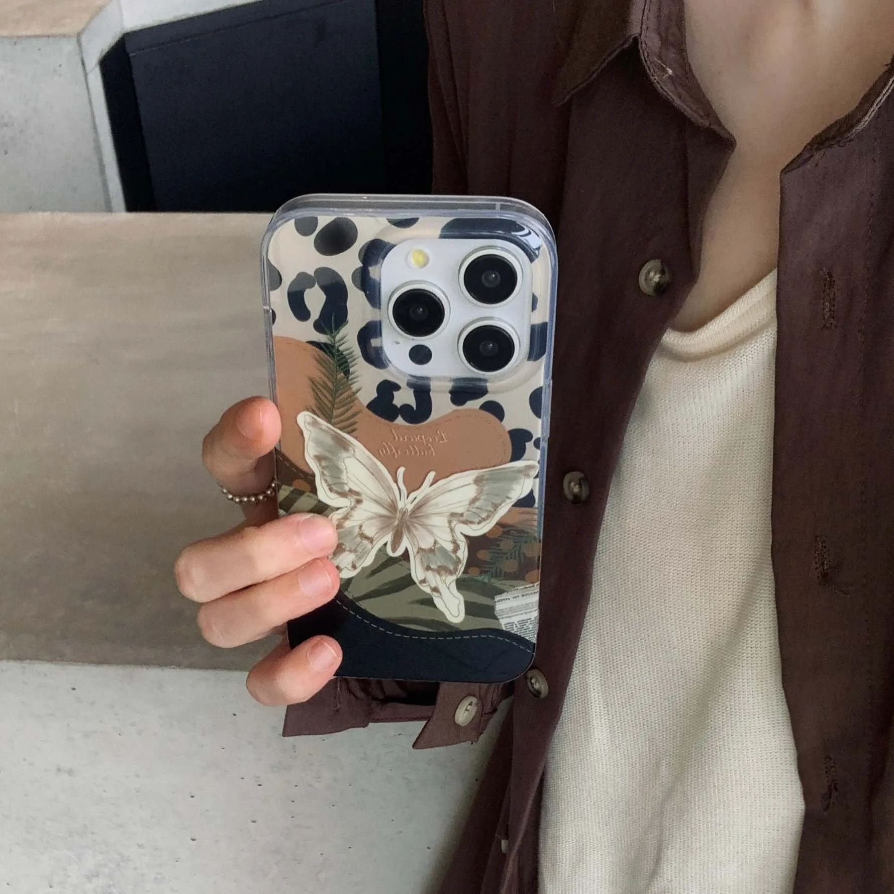 Vintage leopard butterfly autume phone case for iphone 14pro 13 16 15 pro max 12 14 11 15promax 16pro chain brown montage fundas