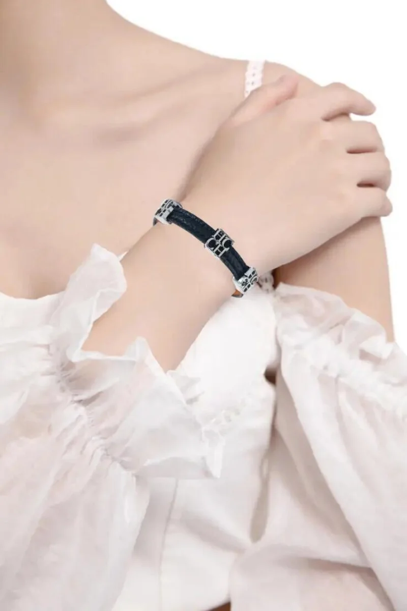 

Exquisite Women's Bracelet with Multiple Colors To Choose From Women's Gift Fashionable Buckle Metal Logo Design Bracelet