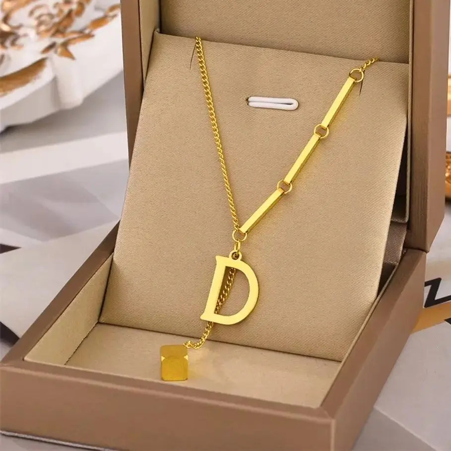 Edelstahl-Metall-Halskette mit 26 englischen Buchstaben für Damen, modische goldfarbene Kette, A-Z, Alphabet, Schlüsselbein-Halskette, Schmuck, Geschenk – Detail 2