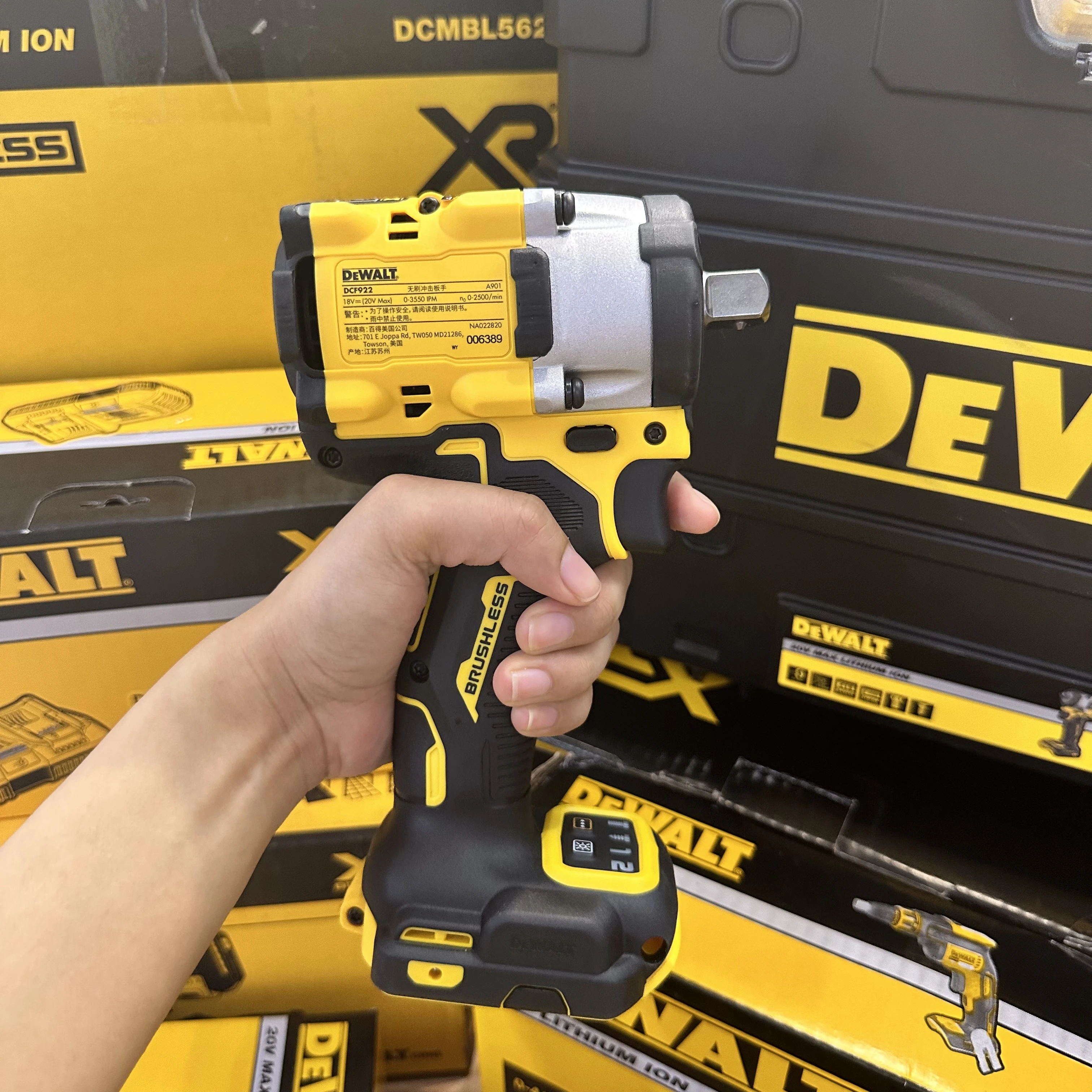 Imagem -03 - Dewalt-brushless Impact Wrench Chave Elétrica sem Fio com Detent Pin Bigorna High Torque 20v Dcf922 Dcf922 610nm