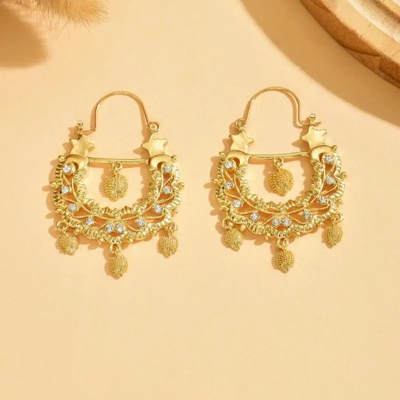 2Pcs Classic Rhinestone Star Stud Earrings European Trend Hollow Design Fashion Jewelry for Women Graduation Gift