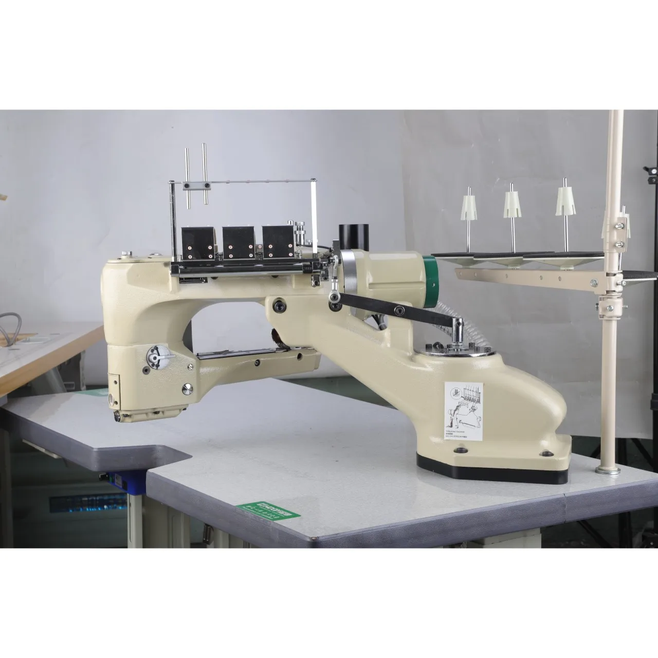Machine à coudre industrielle BT-62GD Megasew Flatseamer