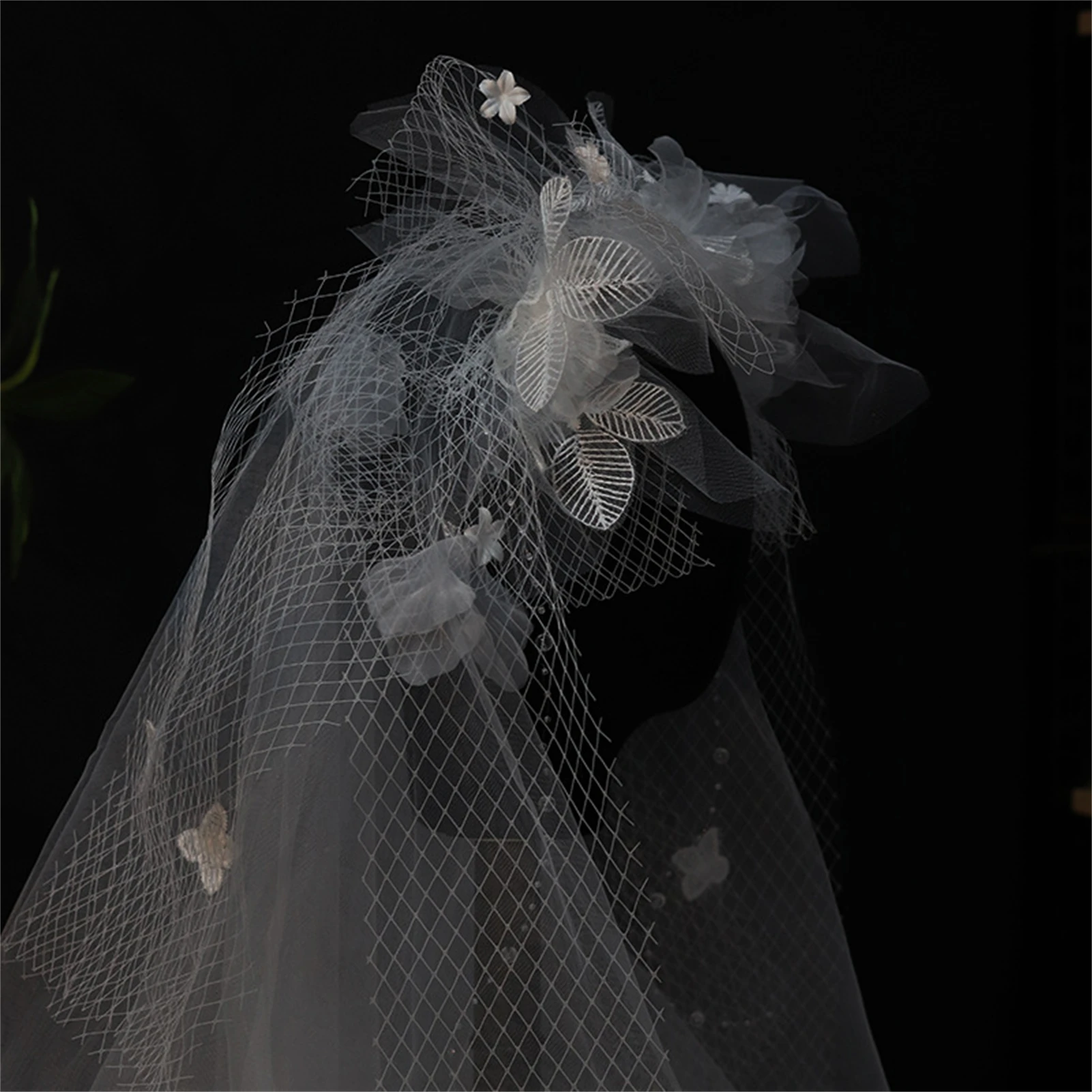 

New Hot Women's White Veil with Flower Decor French Style Non-slipped Design Headdress for Bridal Wedding Dresses Skirts